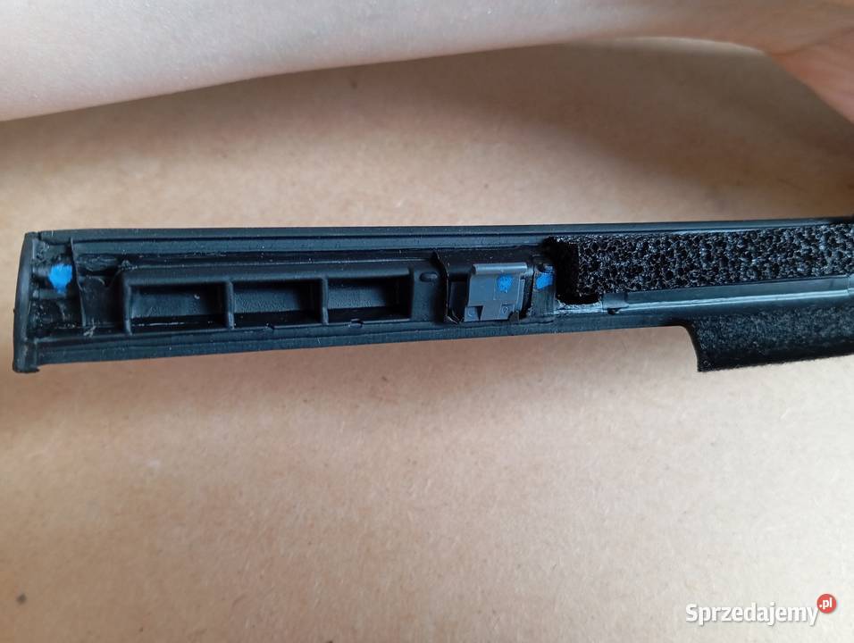 TOYOTA YARIS II LISTWA ZGARNIAJĄCA SZYBY PRAWY dolnośląskie Wrocław