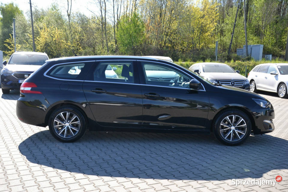 Peugeot 308 12 benzyna 130 FAJNY PRZEBIEG full czarny Kęty sprzedam