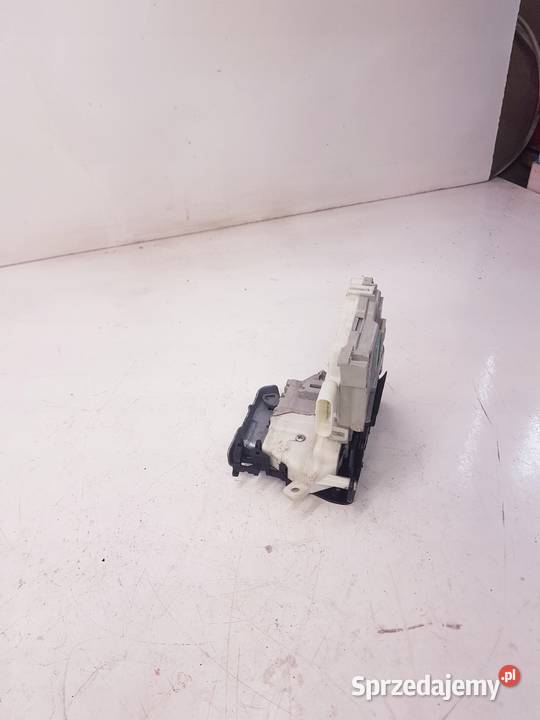 ZAMEK DRZWI PRAWY PRZÓD AUDI A1 8X1837016C 5PIN Przystajń