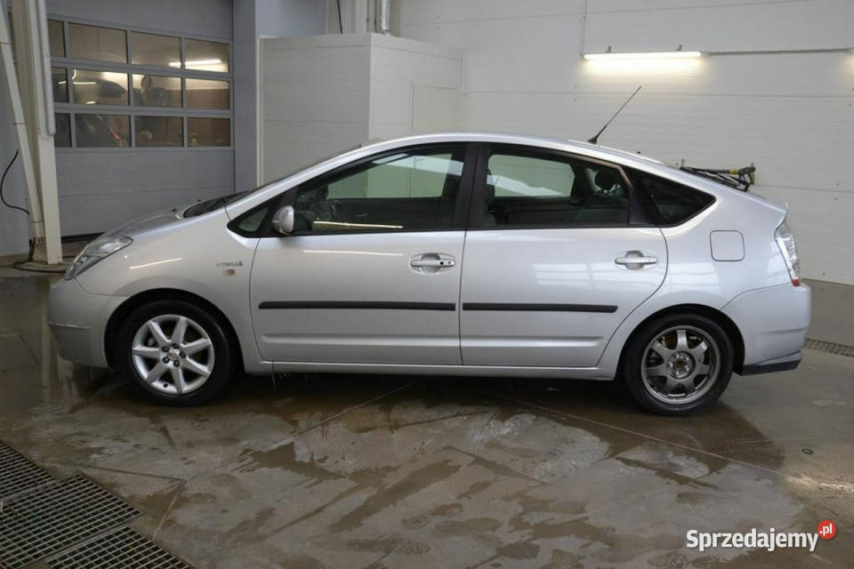 Toyota Prius 15 benzynka hybryda FAJNY PRZEBIEG 4/5 Kęty