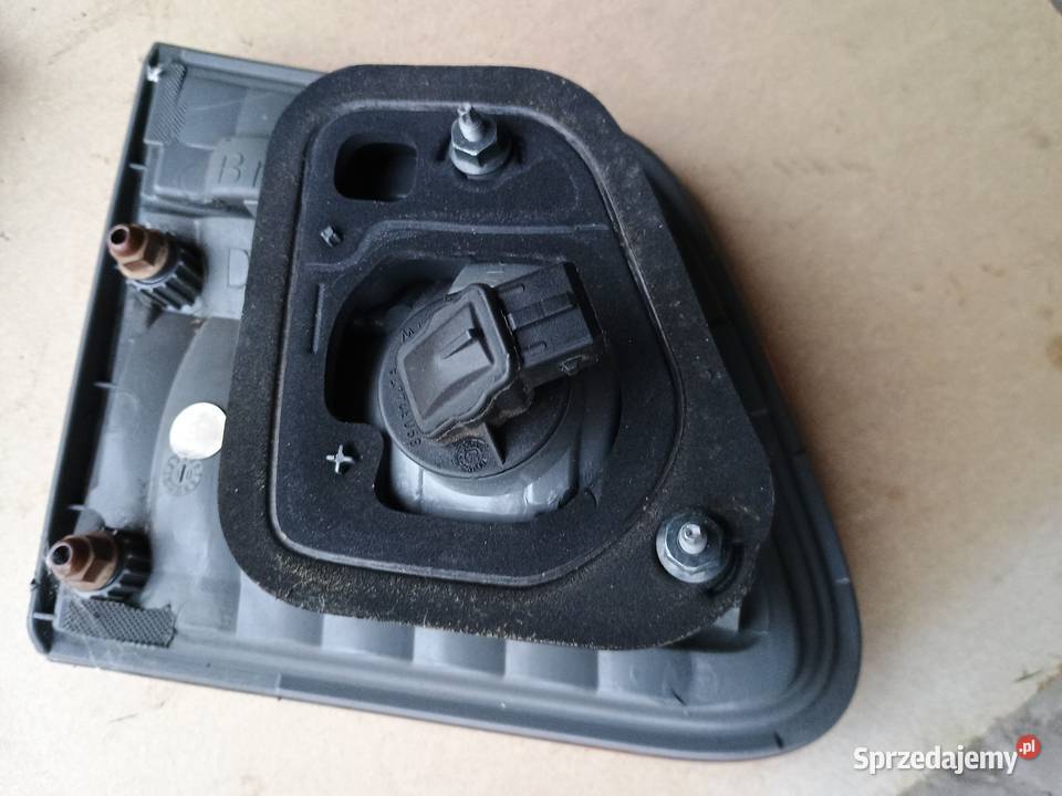 Lampa Tylna Prawa w klapę bagażnika Toyota Mosty