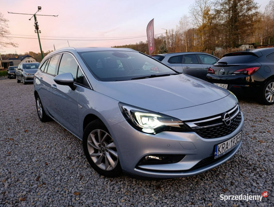 Opel Astra Astra Sports Tourer Bezwypadkowa mały niebieski Dulowa sprzedam