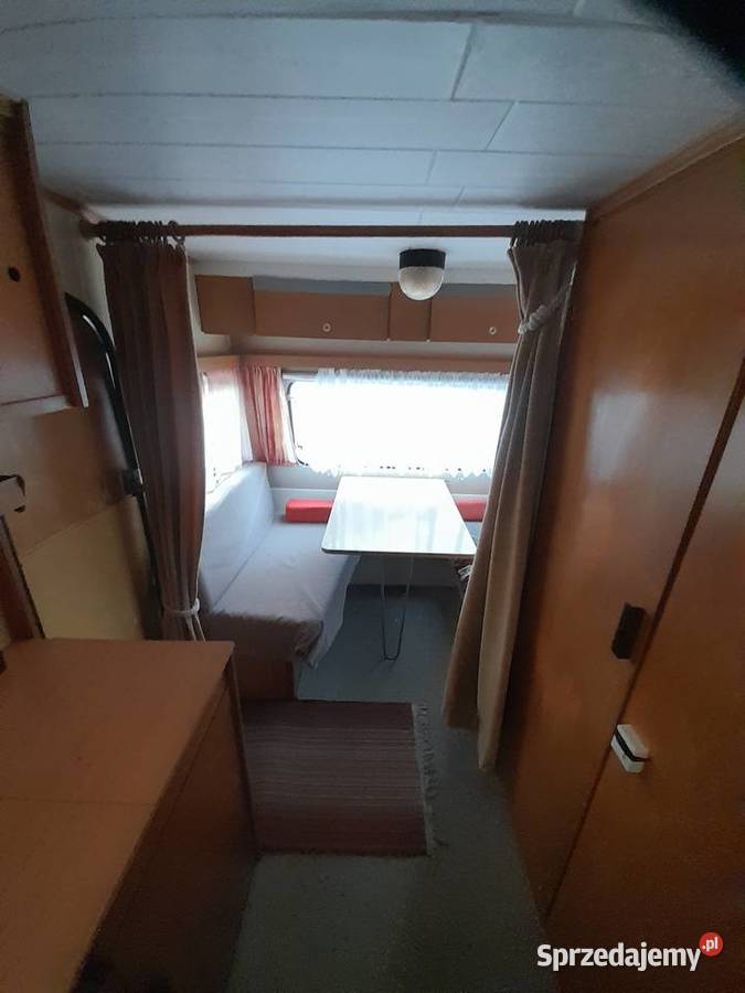 Przyczepa kempingowa z przeznaczeniem na działkę Rok produkcji 1980 Sieradz