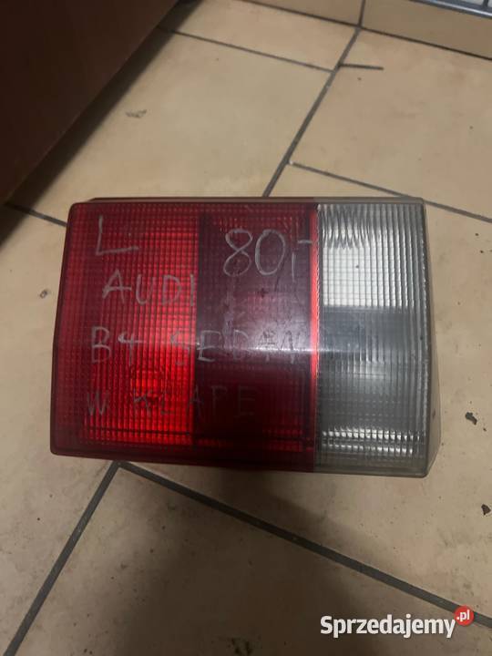 Lampa tył lewa w klape audi 80 Margonin