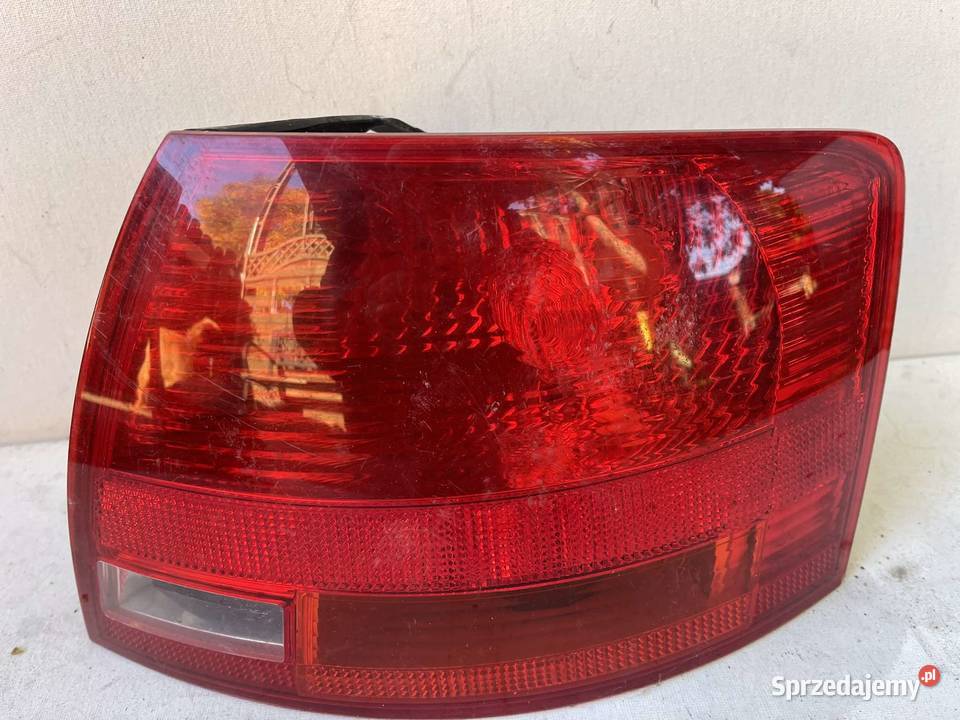 AUDI A4 B7 PRAWA LAMPA TYŁ osobowe Lampy tylne Ostroróg