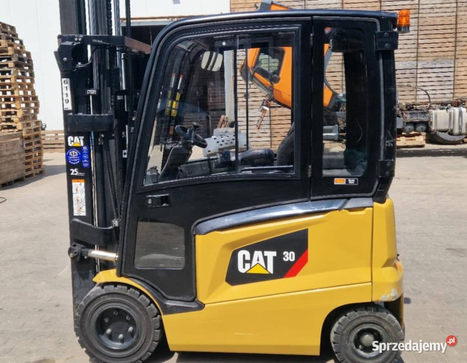 Wózek widłowy elektryczny CAT EP30CN