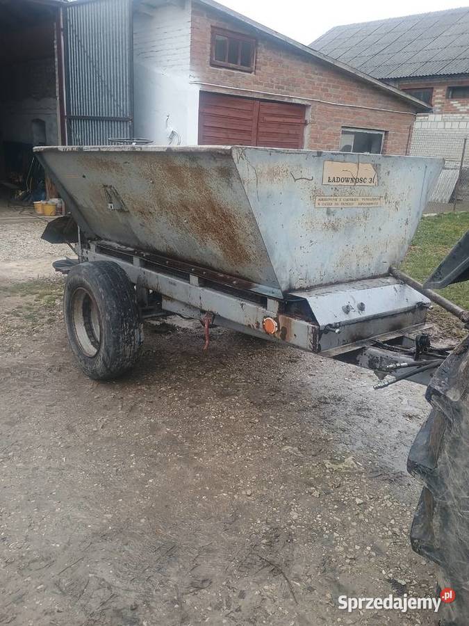 Rozsiewacz RCW 3 do wapna Mościska-Kolonia