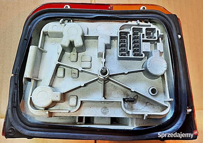 Lampa tylna lewa Peugeot 205 83r89 r lewe wielkopolskie Ostrów Wielkopolski