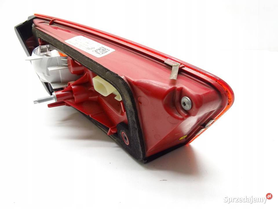 LAMPA PRAWA PRAWY TYŁ TYLNA W KLAPE LED AUDI A6