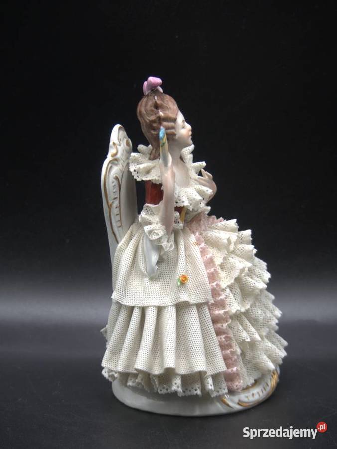 Piękna dama w krynolinowej sukni niemal ideał Porcelana i szkło Poznań