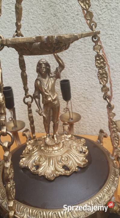 Żyrandol mosiężny 9 ramienny z figurką chłopca Poznań