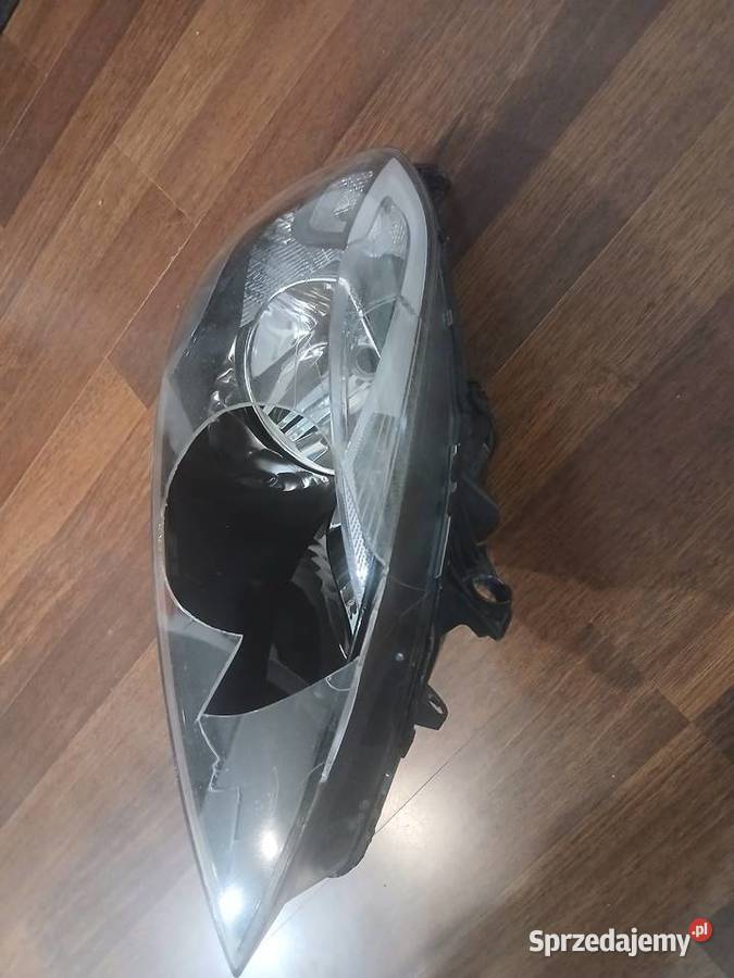 Volvo v40 reflektor prawy uszkodzony wielkopolskie Poznań