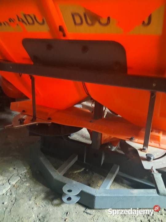 Rozsiewacz Dexwal plastikowy 600l szerokość 12m Sochaczew