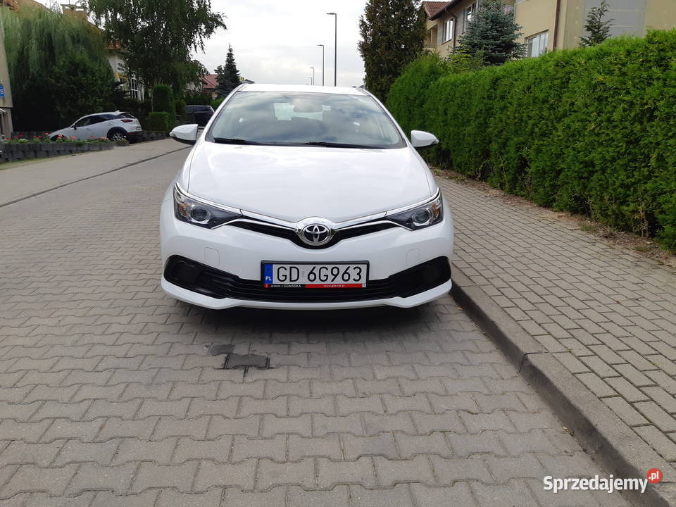 Toyota Auris II Kombi 14 D4D 2018 gniazdo USB Gdańsk