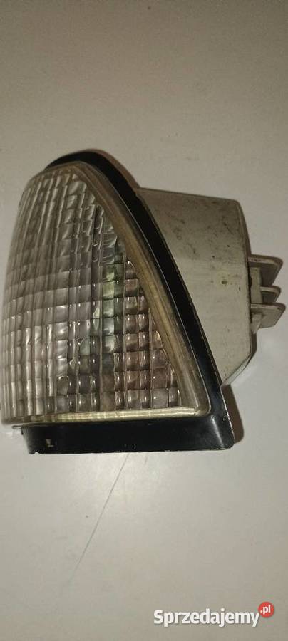 Kierunkowskaz lewy AUDI 100 C2 polift 19791982 Kierunkowskazy Opoczno