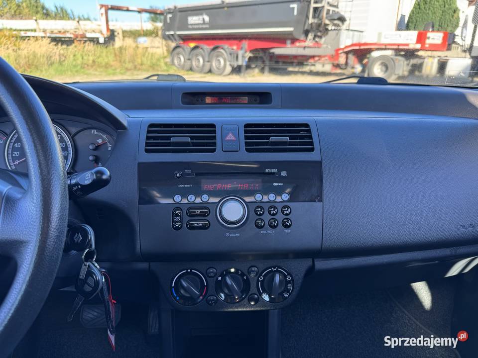 Suzuki Swift 15 BENZYNA Automat Klimatyzacja garażowany Konin