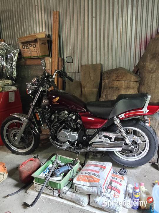 Honda VF 500 Magna 1985r Kamień