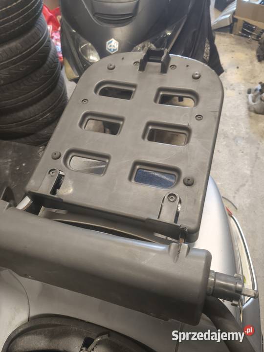 Piaggio x8 Xevo stelaż kufra centralnego Bagażniki, stelaże i oparcia Dębica sprzedam