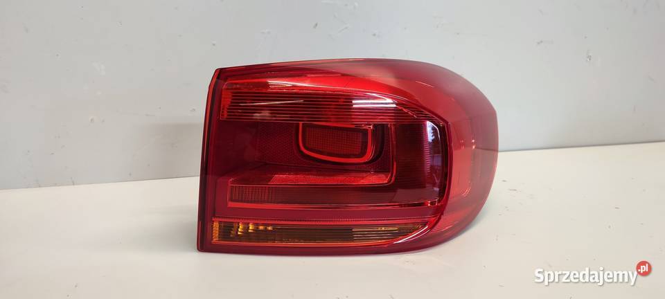 VW TIGUAN 5N0 LAMPA PRAWY TYŁ 2013