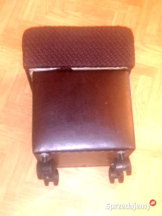 2 pufy sprzedam komplet 100 PLN Zawadzkie