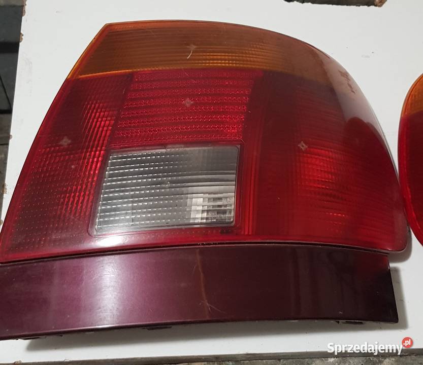 Audi A4 B5 Lampy Tylne Komplet 9499 R Oryginał Gaj Oławski