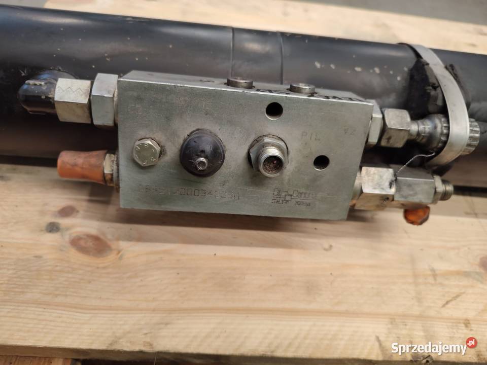 Siłownik hydrauliczny wychyłu łyżki 6500757000 wielkopolskie Wilkowo