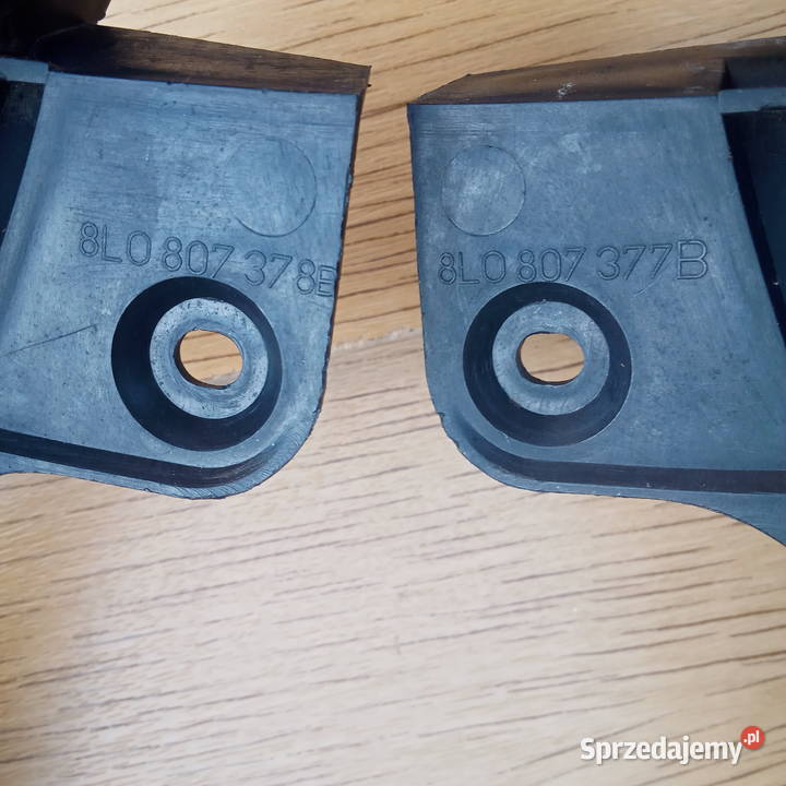Audi A3 8L Ślizg zderzaka tył 8L0807377B