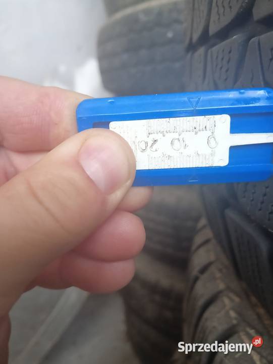Opony zimowe 235 65 17 Bridgestone Nysa sprzedam