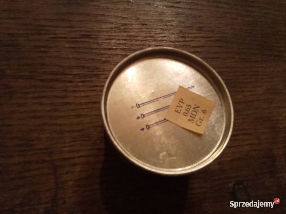 Puszka ze szpilkami Czechosłowacja Szpilki mazowieckie Warszawa
