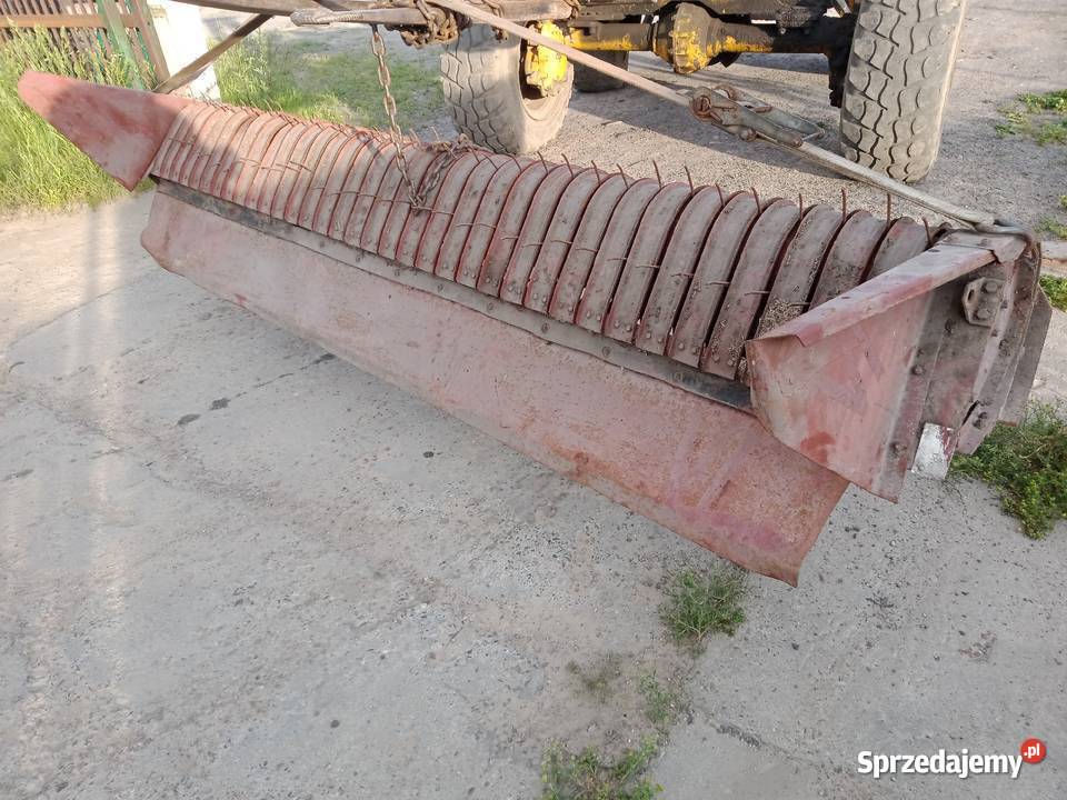 Podbieracz pokosów bizon