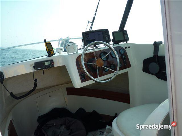 Cortina 500 Pilothouse Honda 90 wózek