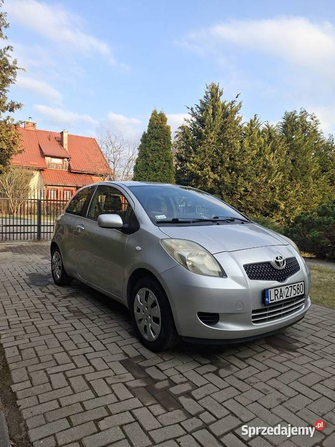 Toyota Yaris 10 benzyna 2006 do uzgodnienia sprzedam