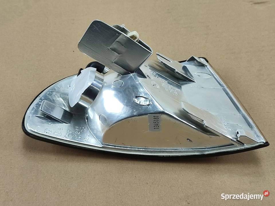 KIERUNKOWSKAZ LEWY PRZÓD AUDI A4 B5 8D2 19952000 osobowe sprzedam