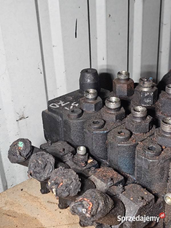 4sekcyjny rozdzielacz hydrauliczny Rexroth JCB Gdynia