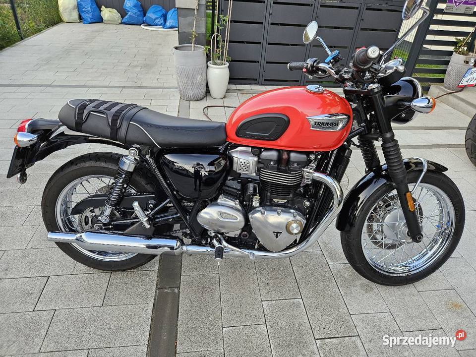 Piękny Triumph Bonneville T100 2017