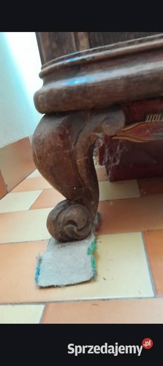 Piękny dębowy kredens z lustrem Kobyłka
