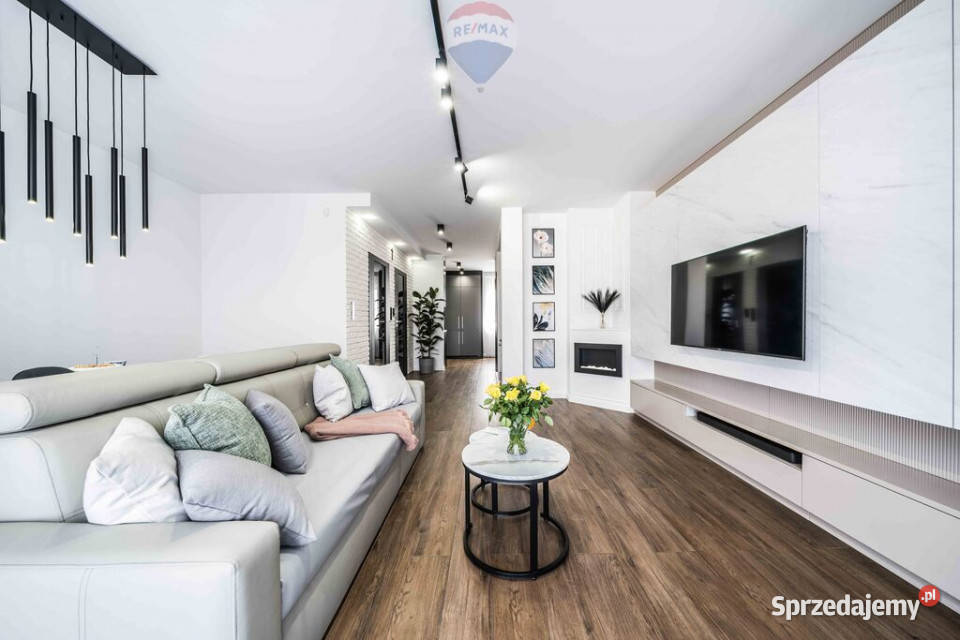 Całkowicie urządzony nowy dom Chomęcice Nieruchomości