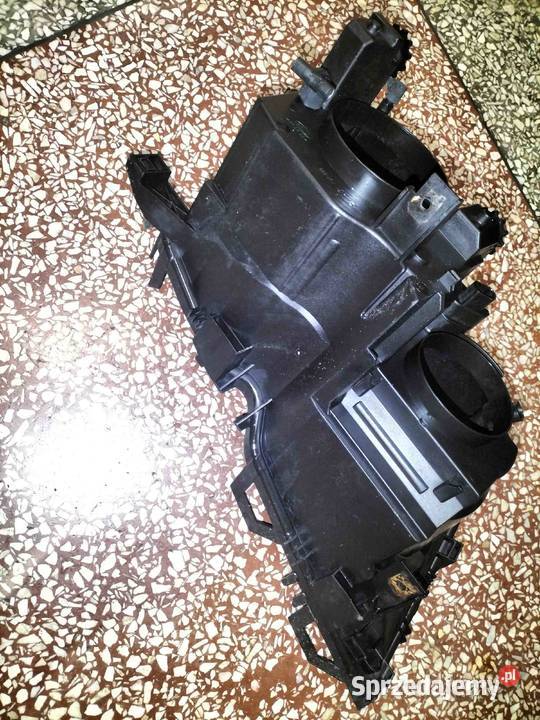Obudowa lampy lewej przedniej BMW E46 sedan Poręba