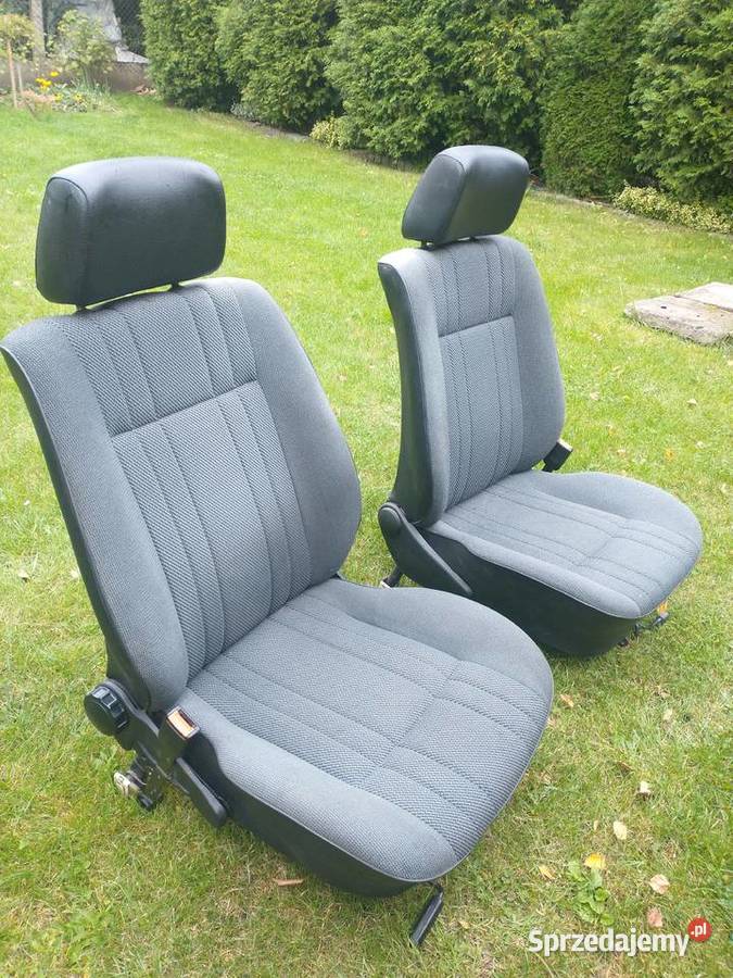 Fotele kanapa golf jetta 2 5d bez dziur Jaworzno
