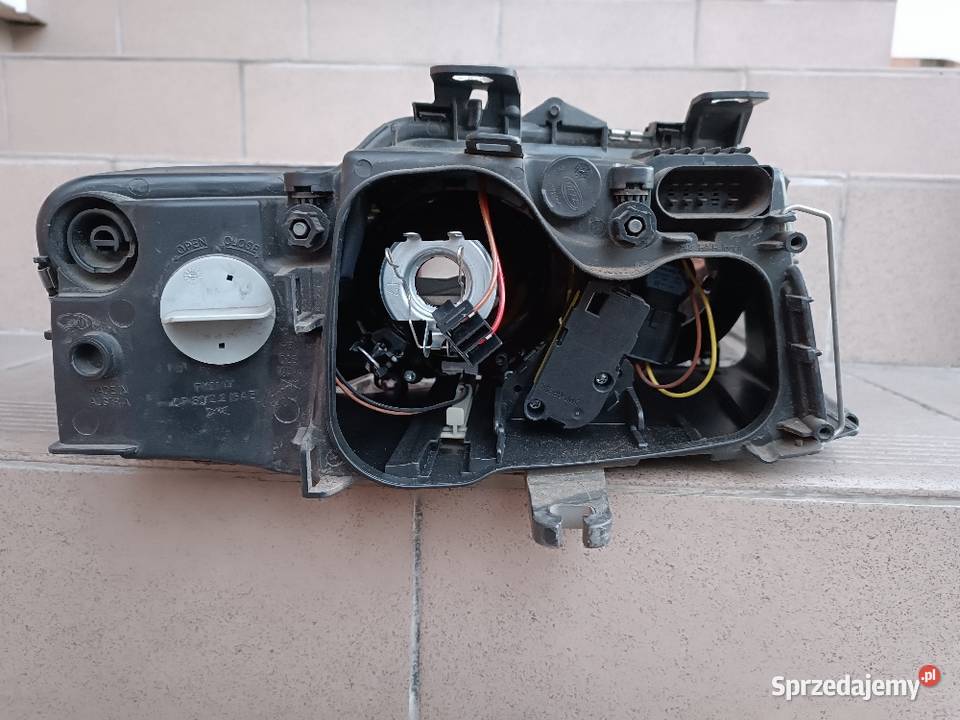 Lampa przednia lewa Audi A4 B6 Cabrio Września