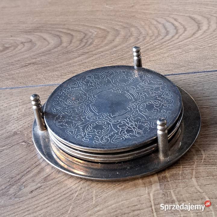 Komplet metalowych podkładek vintage grawerowane Domaszczyn sprzedam