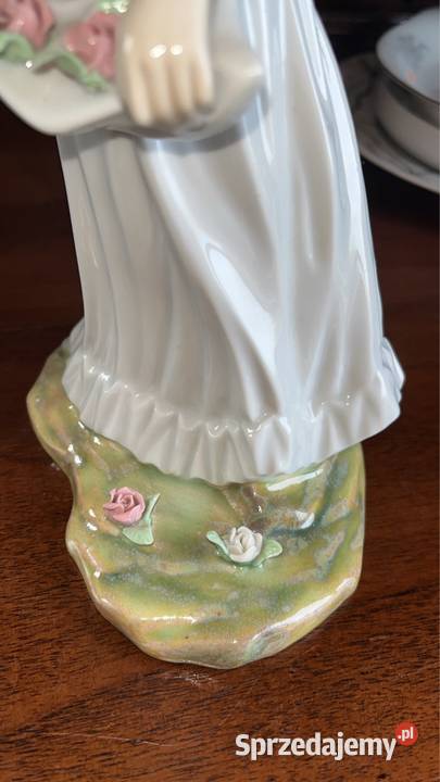 Figurki dziewczyny z różami Lladro Z manufaktury Gdańsk