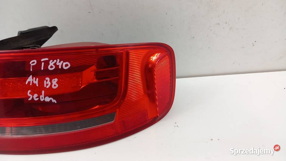 AUDI A4 B8 SEDAN LAMPA TYŁ PRAWA Zbierkowo