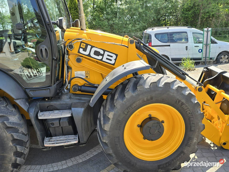 na równych kołach JCB 4CX Koparkoładowarka JCB Skępe