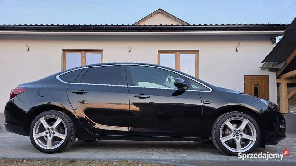 Opel Astra j 14 turbo LPG sedan 2017 r