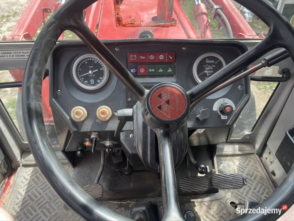 Massey Ferguson 690 Turbo z turem Grabów