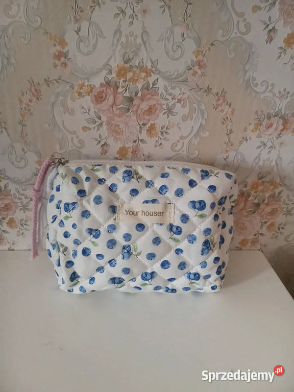 Urocza kosmetyczka w borówki Niepołomice