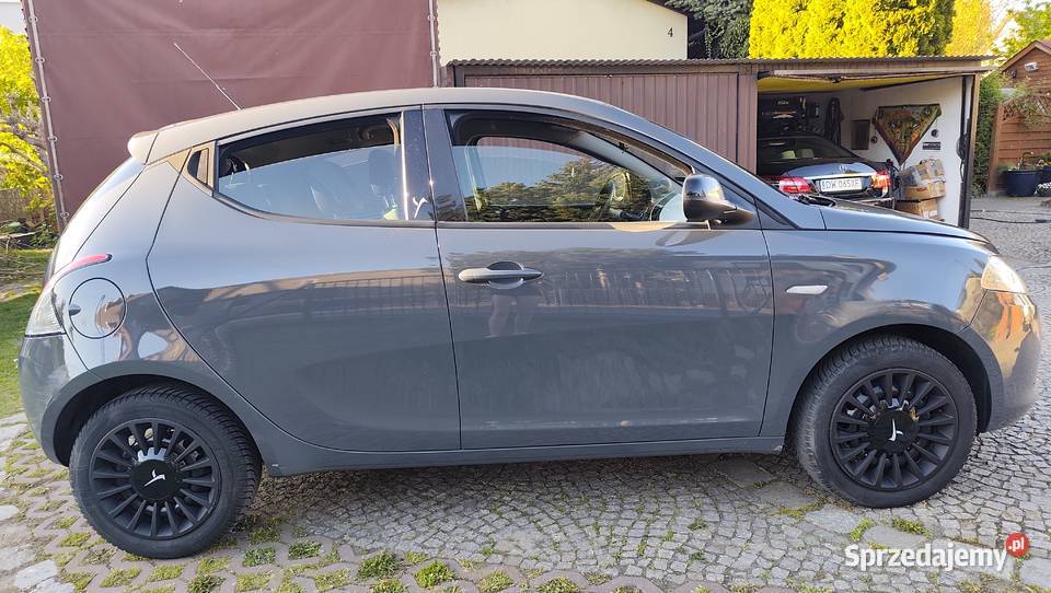 Lancia Ypsilon 12 69 2014r Salon Polska Wrocław