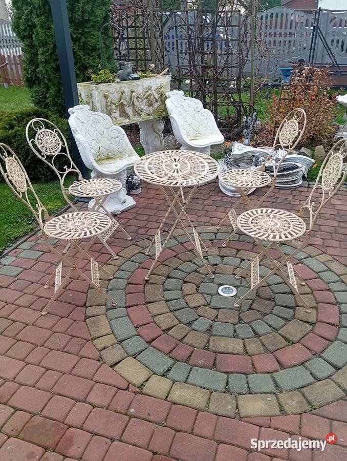 Komplet metalowych mebli ogrodowych