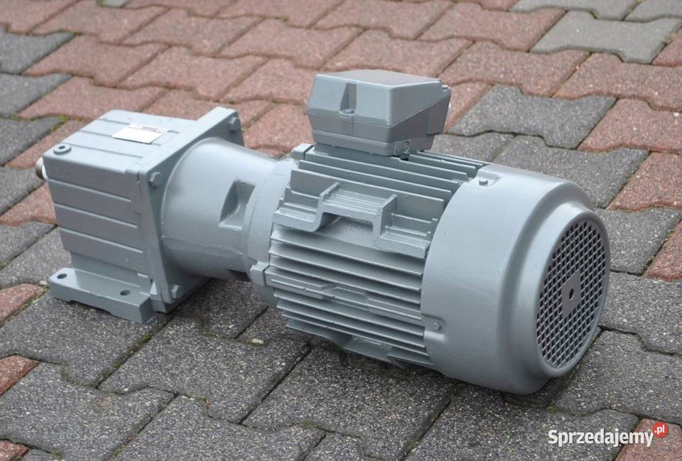 Motoreduktor dwubiegowy 34kw 205406obrmin Lenze Kargowa